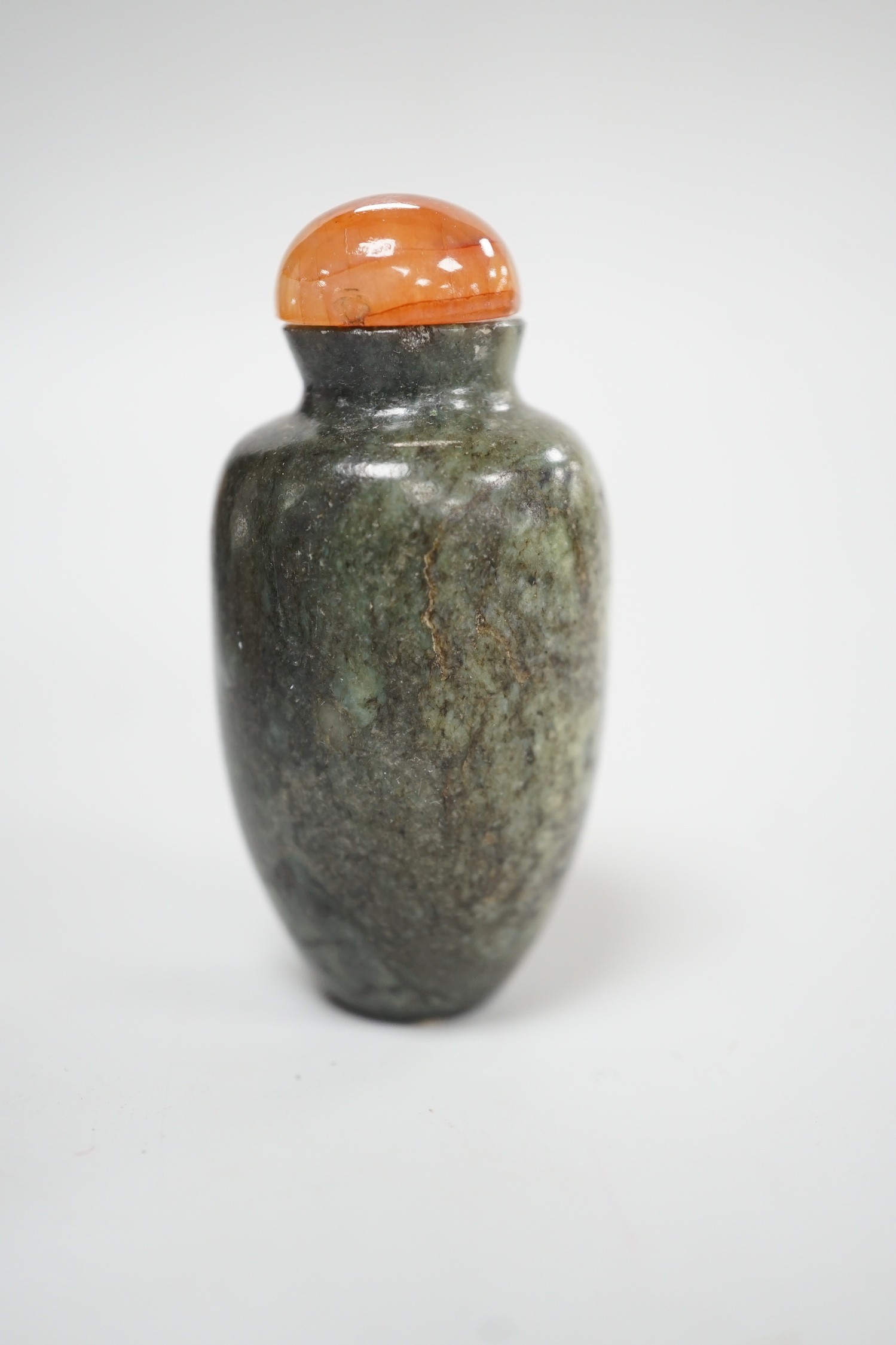 A Chinese green and black jade snuff bottle, 19th century, 5.3 cm